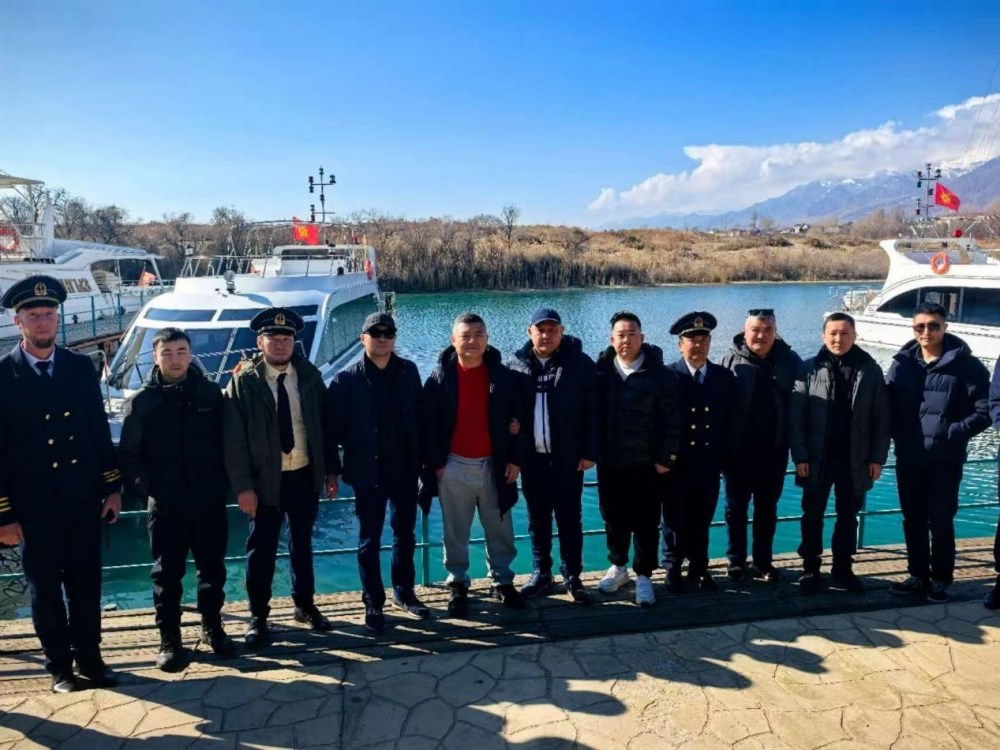 Tuam Txhab Txhawb Kev Txhim Kho Txuas nrog Kyrgyzstan: Kev Ua Tau Zoo Lub Nkoj Muag thiab Ua Raws - Sib ntsib