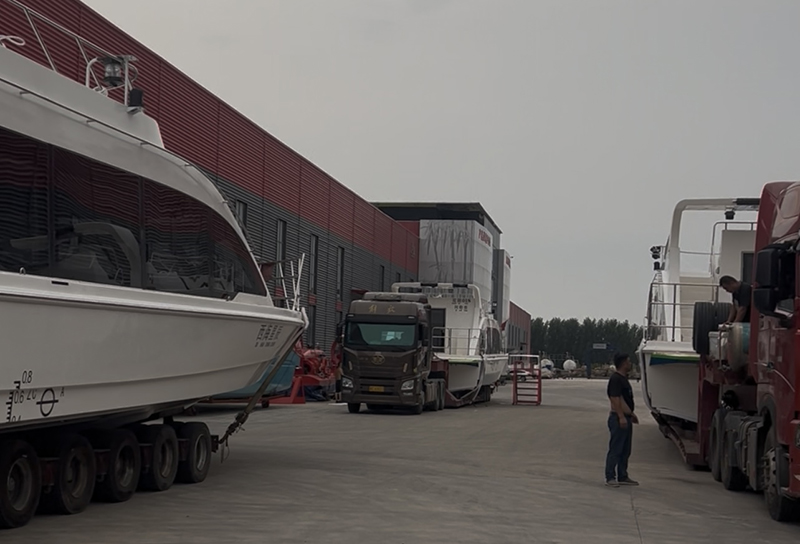 Lawrippon® Shipping Inland Cov Nkoj Cov Nkoj: Ib qho 21.8m Monohull Cov Nkoj Nrog Caij Nplooj Ntoos Zeeg & Ob 17.8m Monohull Passerain Caij nkoj