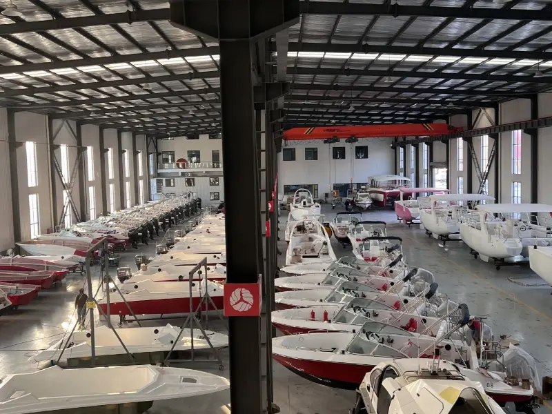 Lawrada® yacht yuav xa 42 lub nkoj ua kom nrawm nrawm, tsim tshwj xeeb rau cov dej hiav txwv ntawm Bijia roob roob.