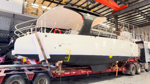 Sailing Forward nrog kev ua tau zoo heev | Peb Catamaran Ua tiav Kev Sib Tw Hiav Txwv
